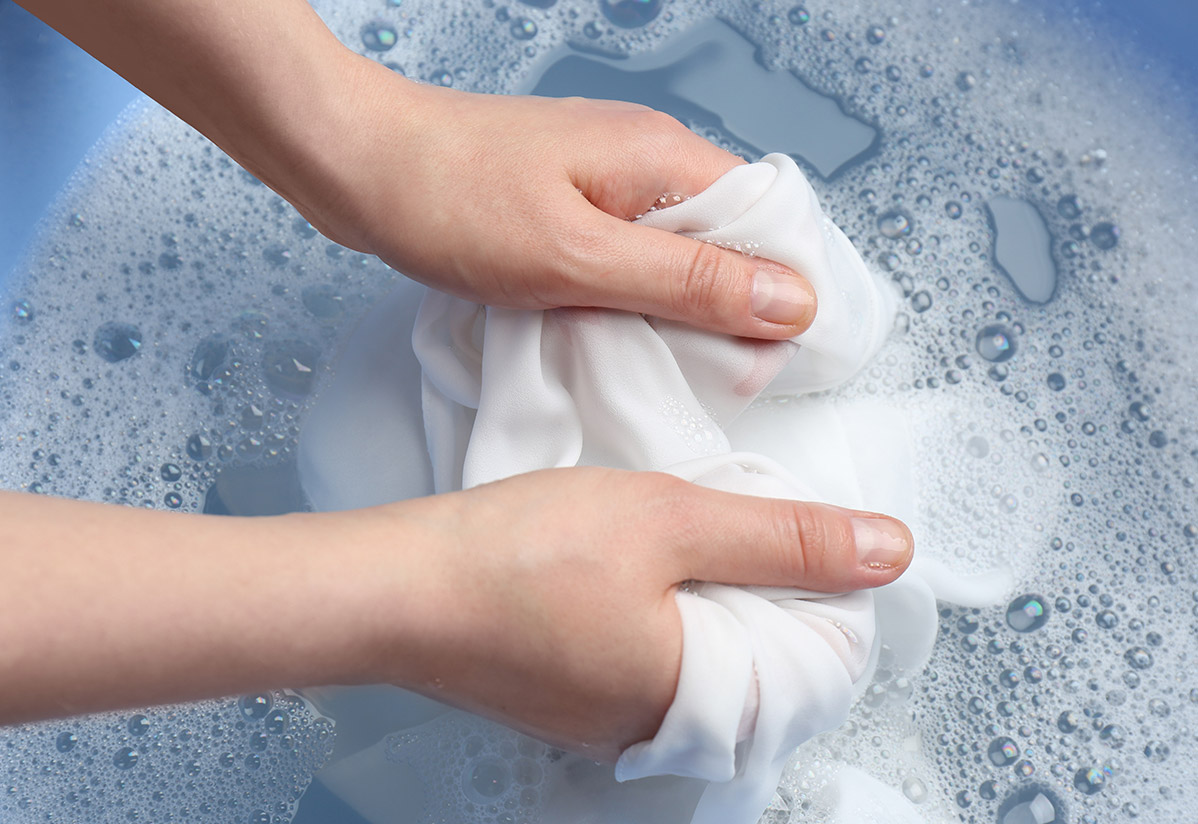 Comment enlever une tache de peinture sur un vêtement ? Creavea